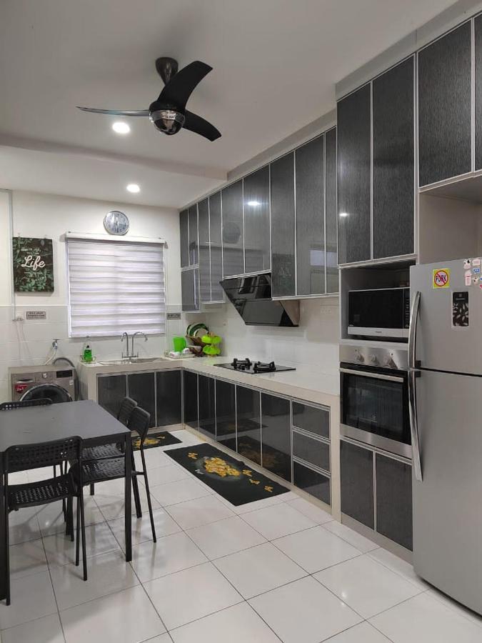 Homestay Greenway Pasir Gudang Exterior photo